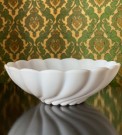Stor swirl skål/ bolle i melkehvitt opalin pressglass - Hazel Atlas Glass Company USA 1950/ 60 tallet thumbnail
