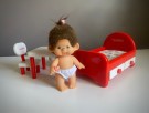 Monchhichi apefigur dukke i vinyl med tilhørende møbler - Sekiguchi 1970/ 80 tallet thumbnail