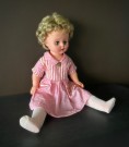 Anne-familien Marianne dukke med Tomte hjertesmykke - Lærdal Stavanger Norge Norway 1960 tallet thumbnail