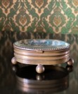 Art Deco antikk ovalt smykkeskrin i bronse med kuleføtter og hengslet glasslokk - 1900 tallet thumbnail