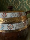 Tekanne i mørkbrun glasert keramikk med gulldekor 4645 Arthur Wood England 1950-tallet thumbnail