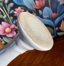 Maria Madonna religiøst ornament i matt hvit glasert steingods thumbnail