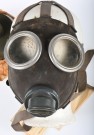 Gassmaske verneutstyr Norsk folkegassmaske modell 1939 i original eske med bruksanvisning 1940-tallet thumbnail