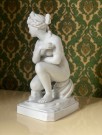 Venus Romersk gudinne knelende akt kvinne/ damefigur/ skulptur/ statue bisque porselen  thumbnail