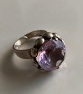 Regulerbar sølvring (925)med stor fasettslipt lilla Edelsten Ametyst - KE Palmberg Sverige 1970 tallet thumbnail
