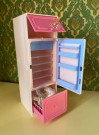Sindy Fridge ubrukt kjøkkenutstyr kjøleskap dukkemøbler 44274  Pedigree Dolls & Toys England 1970/ 80 tallet thumbnail