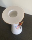 Hvit lysestake i porselen rosemotiv sommerfugler gullkant - Fyrklövern Firkløveren Collection Wilhelm von Wright thumbnail
