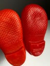 Røde latex/ vinyl/ myk plast dukkesko/ boots/ støvler nr 6 - 1960 tallet thumbnail