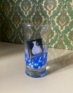 Håndblåst drikkeglass i blå/hvit spettet kunstglass  - Svein Rosseland HallingGlass Gol Norway Norge 2003 thumbnail