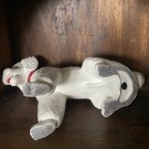 Stor kitsch puddel hundefigur dyreskulptur malt steingods thumbnail