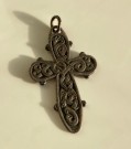 Stort kors krusifiks smykke anheng i oksidert sølv 830S med relief norrøn dekor thumbnail