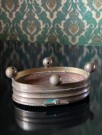 Art Deco antikk ovalt smykkeskrin i bronse med kuleføtter og hengslet glasslokk - 1900 tallet thumbnail