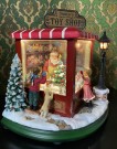 Santa`s toy shop juleby juledekor nissefar batteridrevet spilledåse  thumbnail