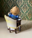 Nostalgisk tidstypisk toddler barnefigur håndmalt steingods MB Keto Import Japan 1950/60-tallet  thumbnail