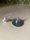 Lundby dukkehus møbler tilbehør 1:18 - Semi stor sølv metallisk takpendel taklampe (6129) 1980 tallet thumbnail
