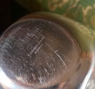 Normale bruksspor, lyset ved fotografering gjør midlertid at de fremstår mer markant og fremtrendene enn tilfellet er. thumbnail