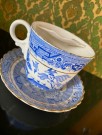 Antikk bartekopp kaffekuvert i hvitt porselen med blå dekor og gull kant/ detaljer 1890-tallet thumbnail
