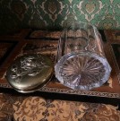 Antikk viktoriansk glasskrukke med messing lokk art Nouveau stil rose dekor relief mønster thumbnail