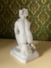Venus Romersk gudinne knelende akt kvinne/ damefigur/ skulptur/ statue bisque porselen  thumbnail