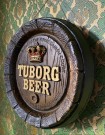 Bar rekvisita reklame bryggeri dobbel tønnebunn skilt Tuborg Engelsk tekst thumbnail