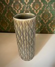 Eterna mosegrønn vase med silkematt glasur og relieff geometrisk mønster Eterna Gunnar Nylund Rørstrand Sweden Sverige  thumbnail