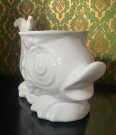 Stor hvit potteskjuler blomsterpotte krukke fisk karpe glasert steingods thumbnail
