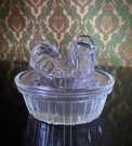 Påskedekor godteri/ snope skål med lokk høne i transparent pressglass  thumbnail
