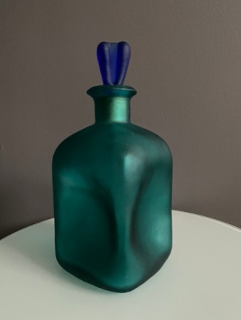 Karaffel i frostet kunstglass