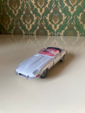 Hvit Jaguar E modellbil 1:43 TEKNO Denmark 1960-tallet