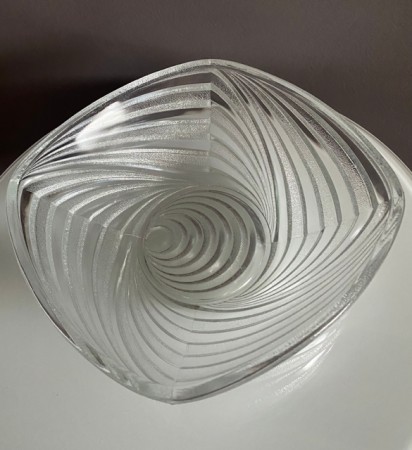 Skål i pressglass