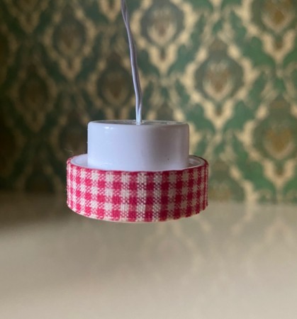 Lundby dukkehus møbler tilbehør 1:18 - kjøkkenlampe hvit/rødrutet taklampe (6124) 1980 tallet