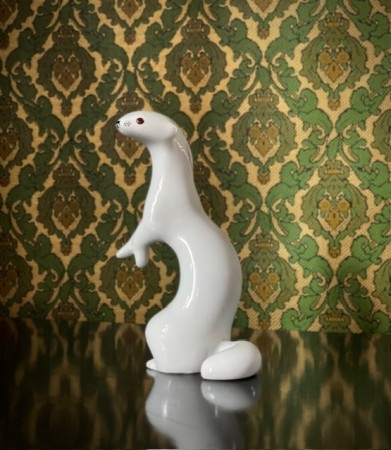 Røyskatt figur/ skulptur i porselen - China Kina 1950/ 60 tallet