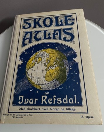 Skole Atlas - Ivar Refsdal H. Aschehoug & Co. 14. utgave 1942