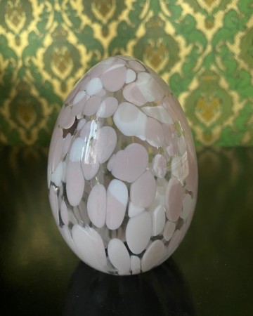 Påskedekor påskeegg glassfigur rosa/ hvit spettet kunstglass