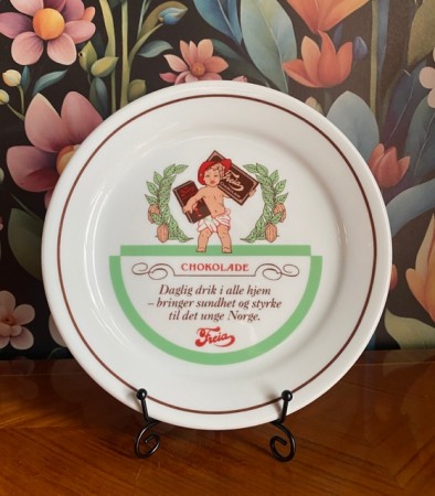 Freia-asjett nr. 2 motiv og tekst fra annonse 1926 reklame samleplett platte skål fat i porselen PP Porsgrund 2007