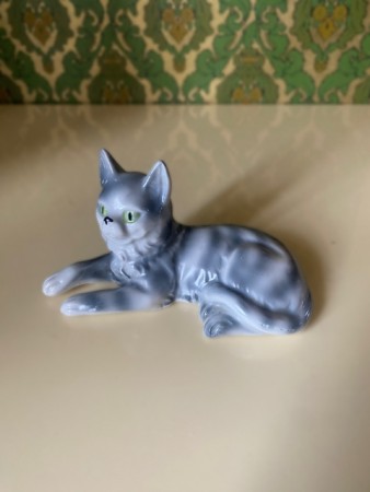 Gråstripet kattefigur i porselen 1950/ 60-tallet