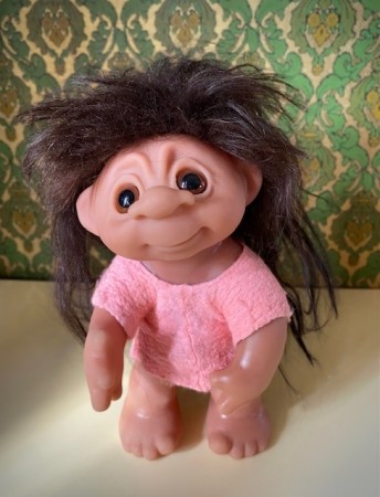 DAM lykketroll sort langt hår 22 cm - Denmark 1977/ 1986