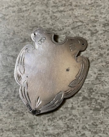 Frakkeskjold navneskjold jakkemerke i stemplet sølv 830S