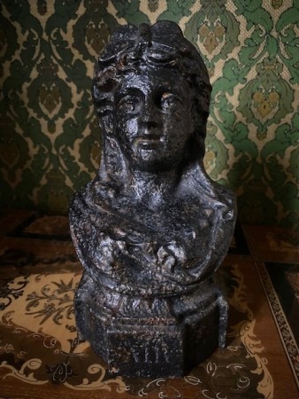 Antikk viktoriansk ildhund kvinne damebyste i støpejern jerngods 1900-tallet