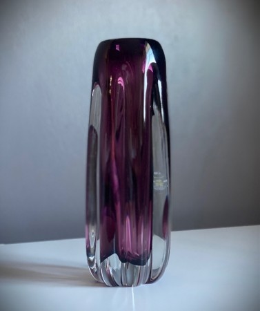 Tung og tidløs vase i kunstglass - Magnor Glassverk Norge, 1960-tallet