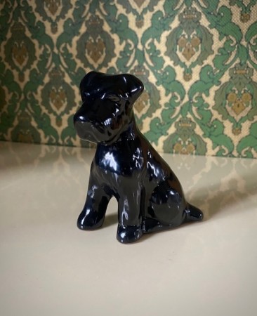 Svart Terrier hundefigur i glasert keramikk