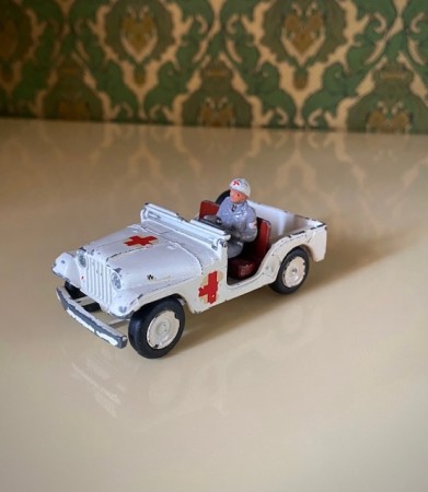 Militært kjøretøy hvit jeep modellbil 814 røde kors logo Tekno Denmark 1960-tallet