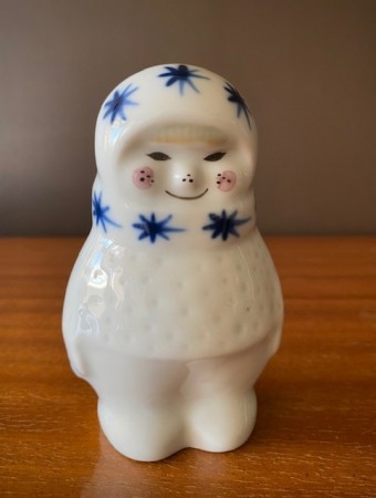 Kari vinterbarn porselensfigur jente/pike Anne-Marie Ødegaard  Porsgrunds Porselænsfabrik Norge 1950/60 tallet