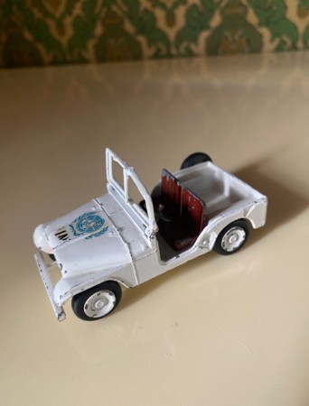 Militært kjøretøy hvit jeep modellbil 814 UNISEF logo Tekno Denmark 1960-tallet