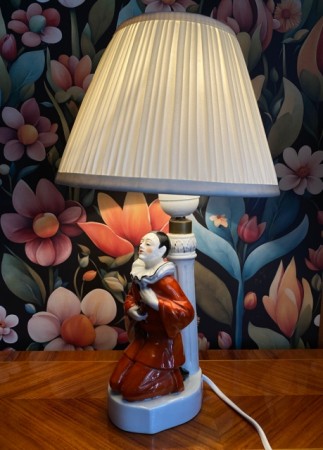 Art Deco antikk bordlampe i porselen Pierrot Harlequin klovn Germany Tyskland G86 