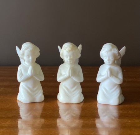 Nostalgiske små engler englebarn i hvit plast 1960/70-tallet