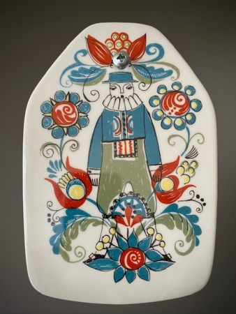 SAGA veggplatte/veggplett i porselen Turi-design Turi Gramstad Oliver FF Figgjo Flint Norway 1960/70-tallet