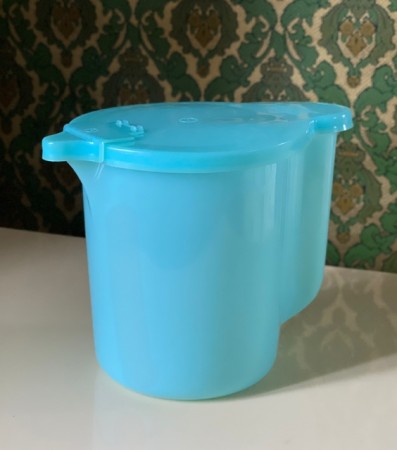 Lyse blå vintage Tupperware mugge/ kanne med lokk - London Great Britain USA 1960 tallet
