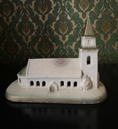 Juledekor julekirke i spraymalt keramikk Eie Stentøifabrik Egersund Norge 1950/ 60-tallet