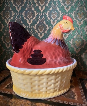 Påskedekor stor egghøne i glasert porselen
